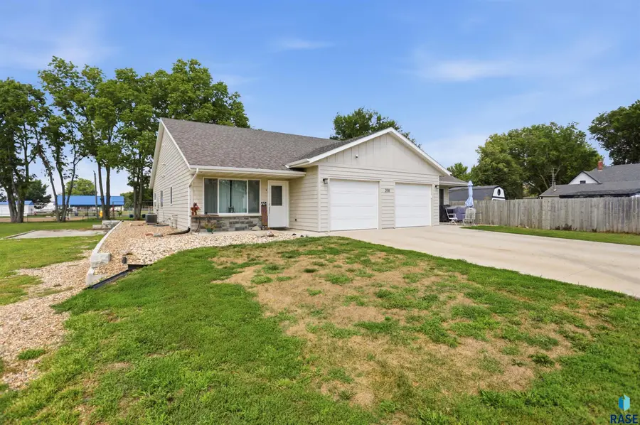 208 W 4th St, Worthing, SD 57077 - #3