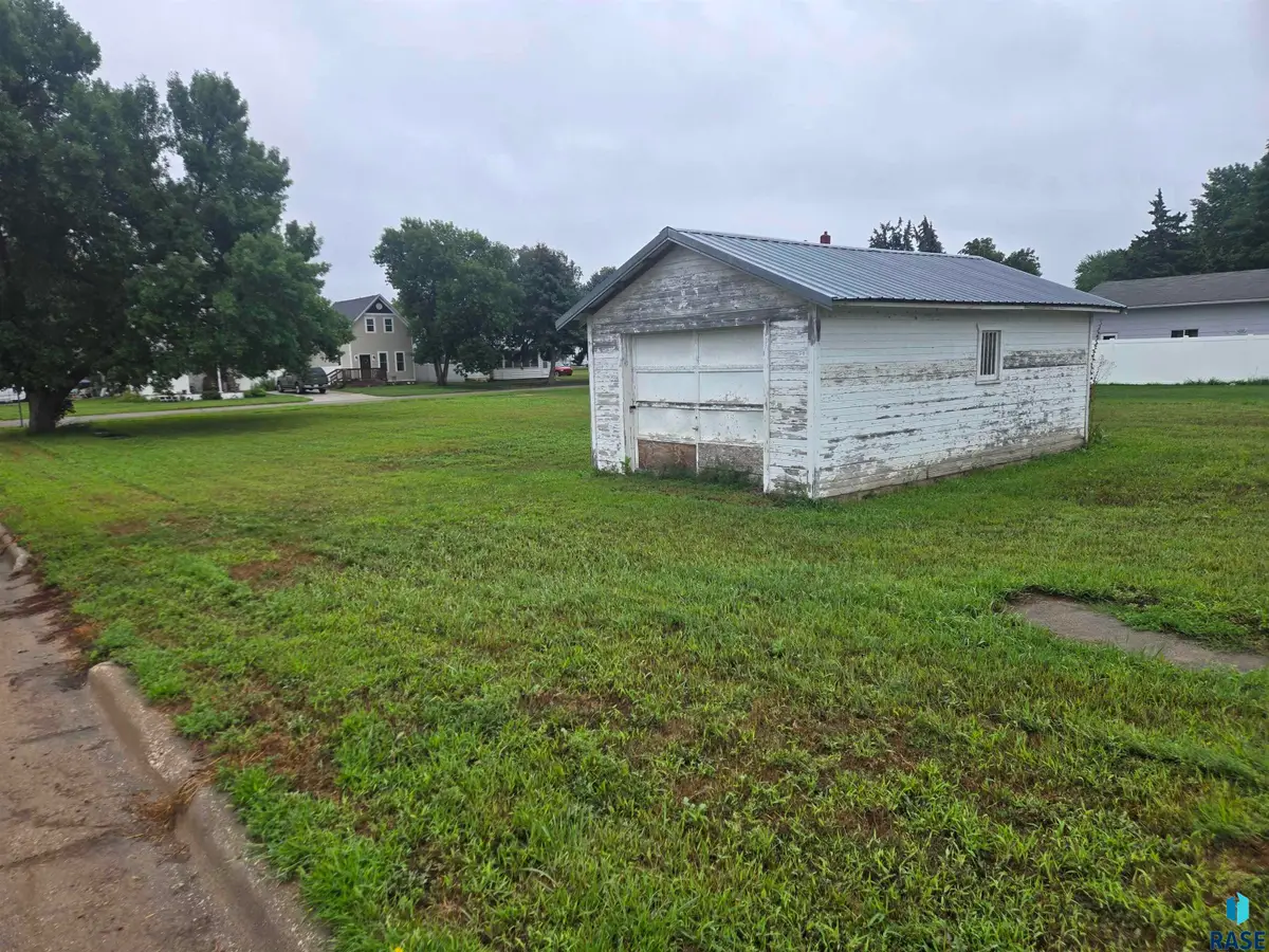 300 Hardy St, Akron, IA 51001 - #1