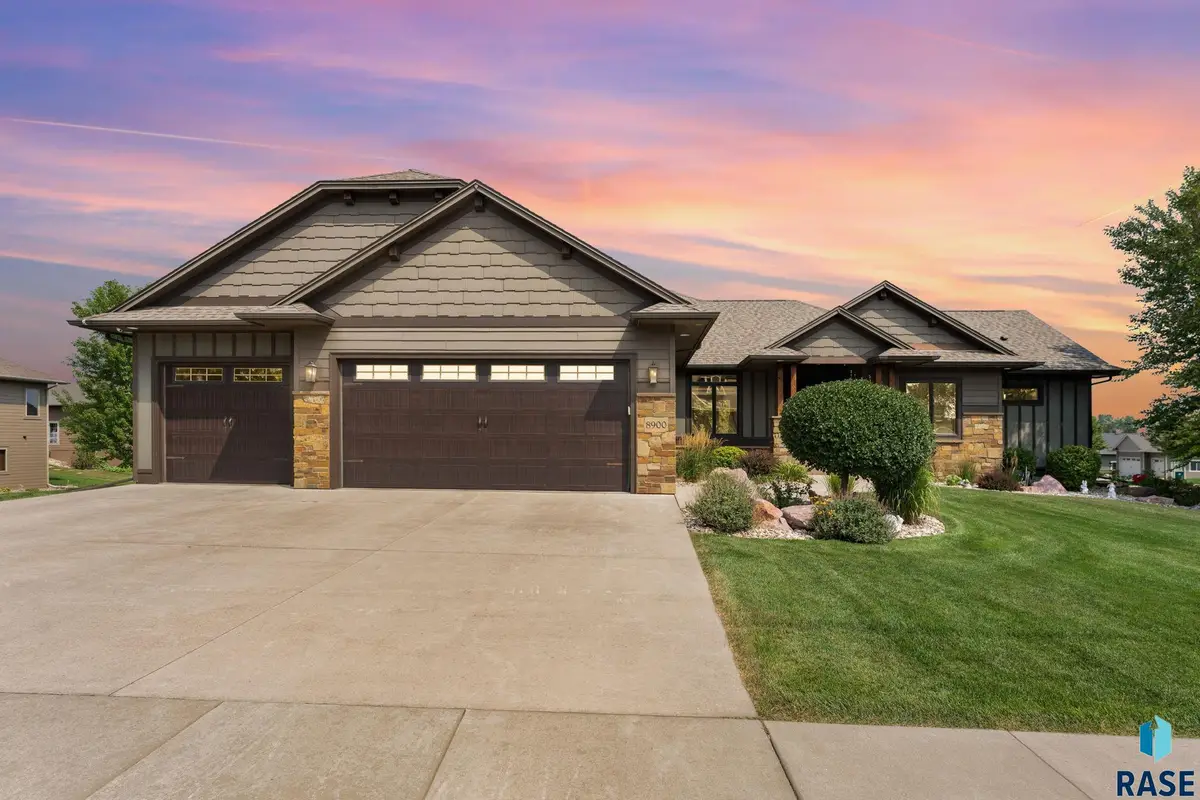 8900 W Dragonfly Dr, Sioux Falls, SD 57107 - #1