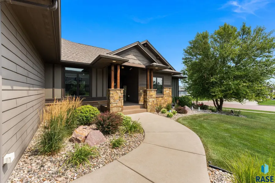 8900 W Dragonfly Dr, Sioux Falls, SD 57107 - #2