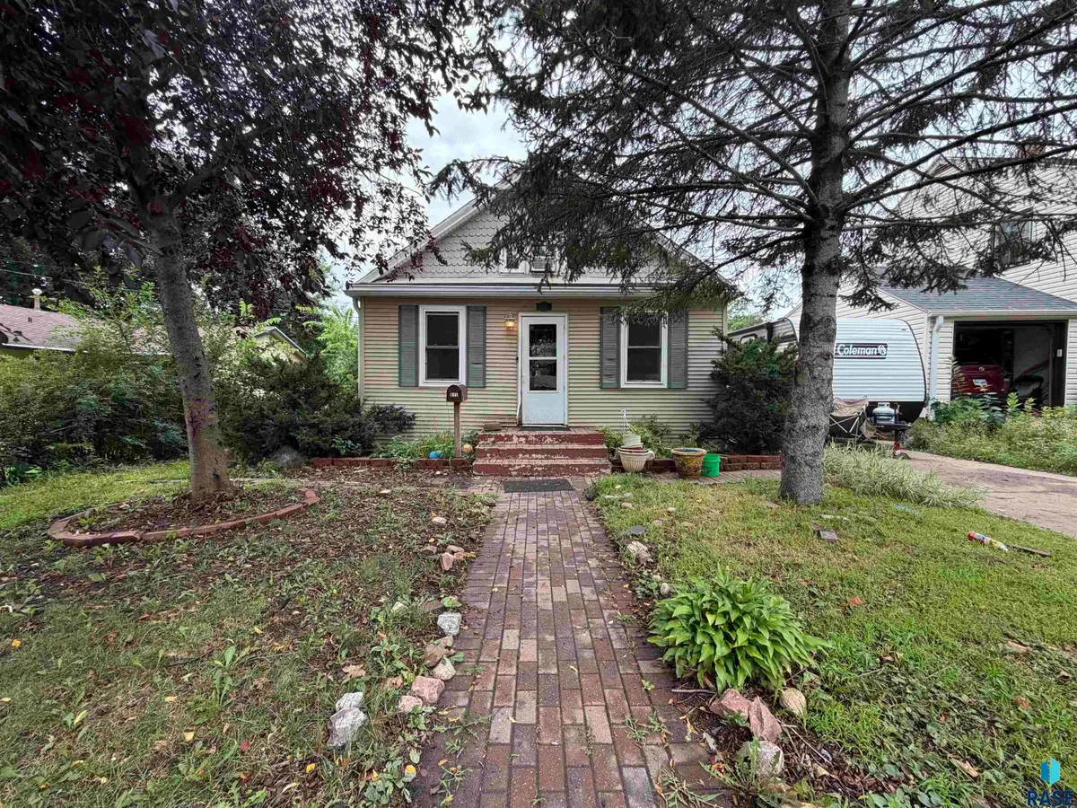 615 N Main St, Canton, SD 57013 - #1