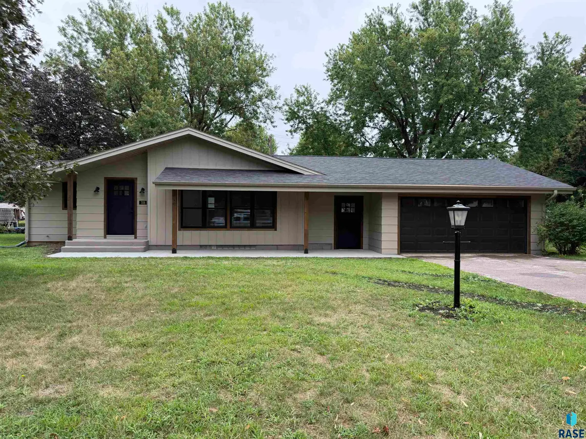 708 S Relanto St, Freeman, SD 57029 - #1