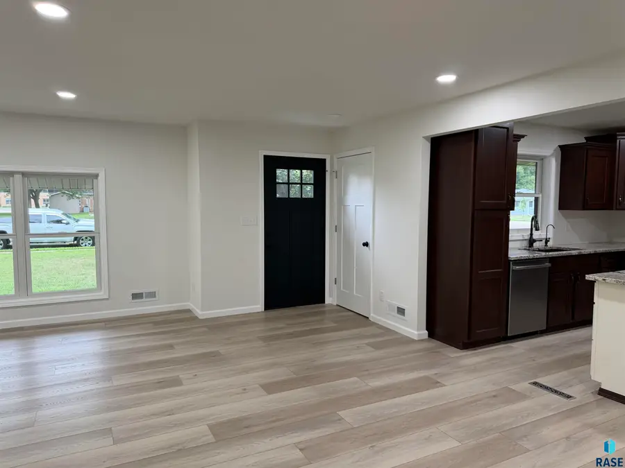 708 S Relanto St, Freeman, SD 57029 - #2