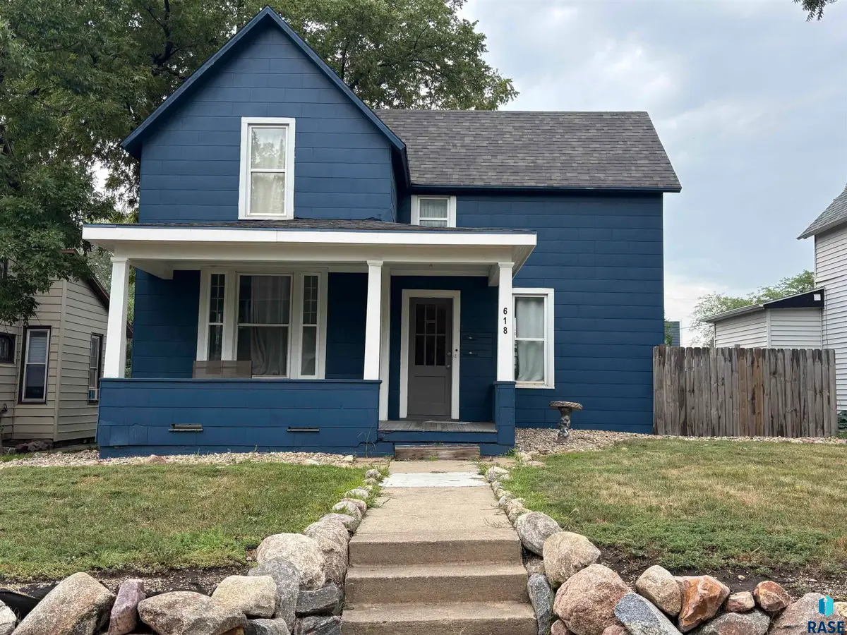 618 S 2nd Ave, Sioux Falls, SD 57104 - #1