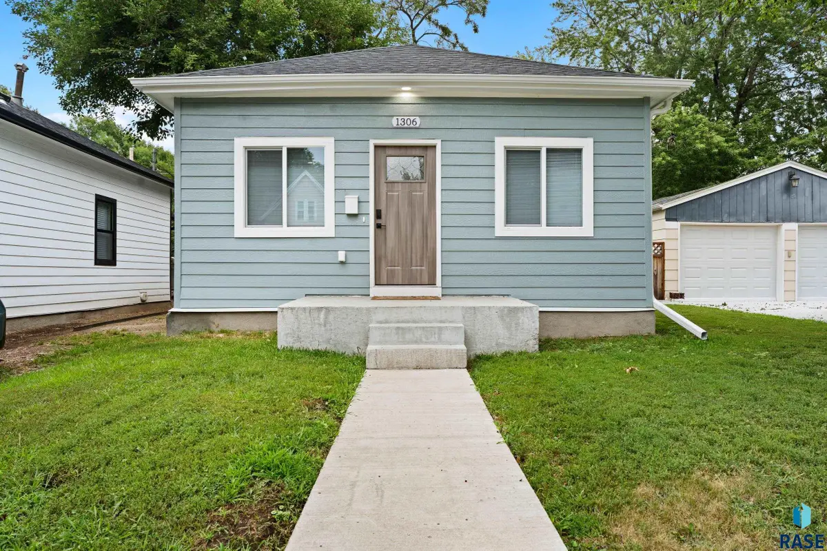 1306 S Norton Ave, Sioux Falls, SD 57105 - #1