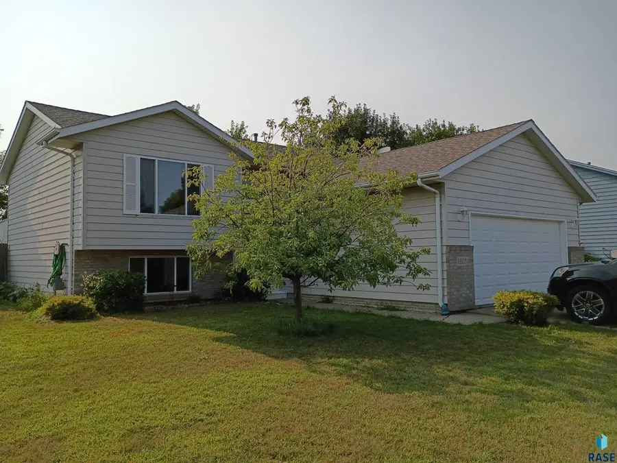 5609 S Cain Ave S, Sioux Falls, SD 57106 - #2