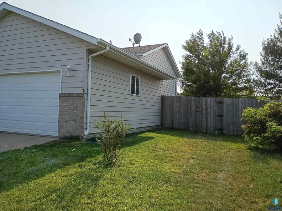 5609 S Cain Ave S, Sioux Falls, SD 57106 - #3