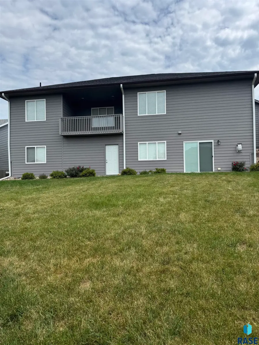 1013 N Danielle Dr, Sioux Falls, SD 57103 - #3