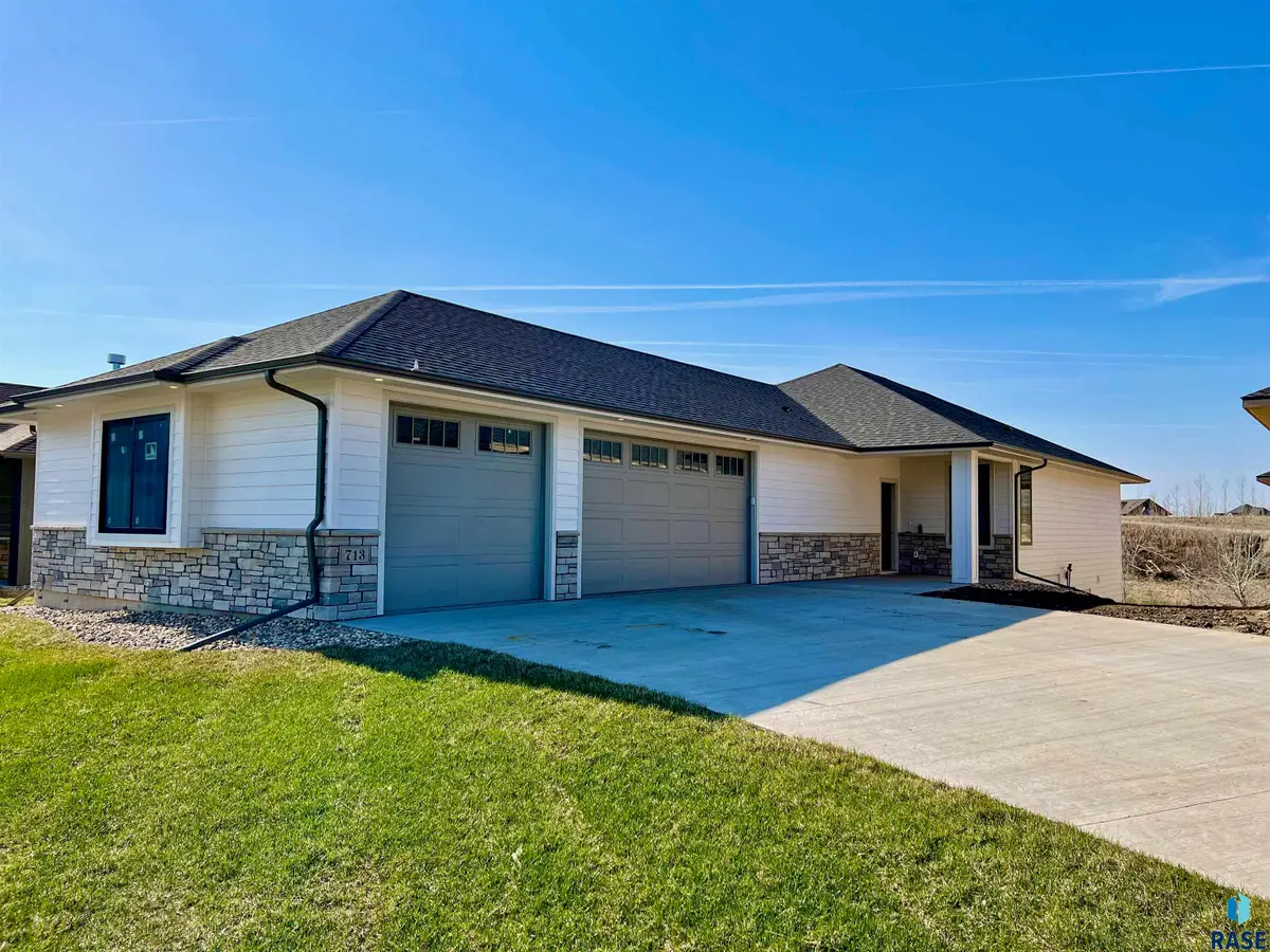 713 E 77th St, Sioux Falls, SD 57108 - #1