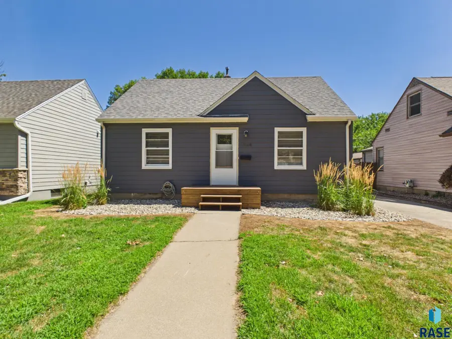 2404 S Hawthorne Ave, Sioux Falls, SD 57104 - #2