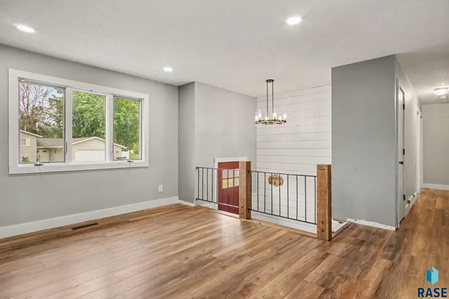 605 W 7th Ave, Lennox, SD 57039 - #2