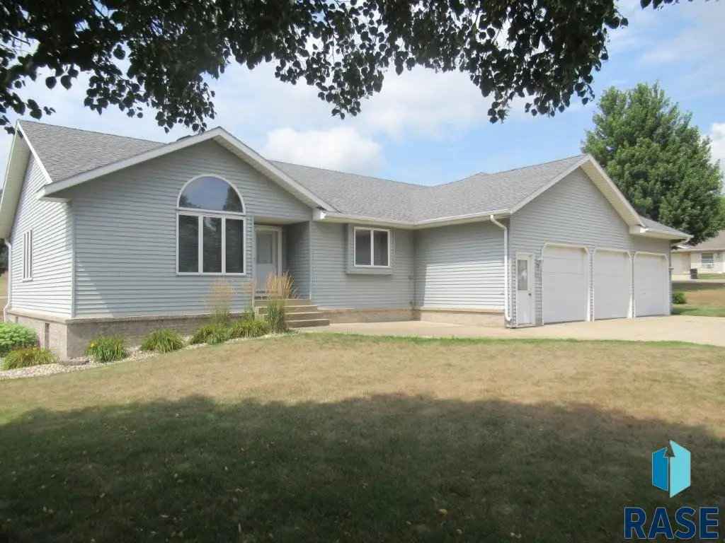241 6th St, Chandler, MN 56172 - #1