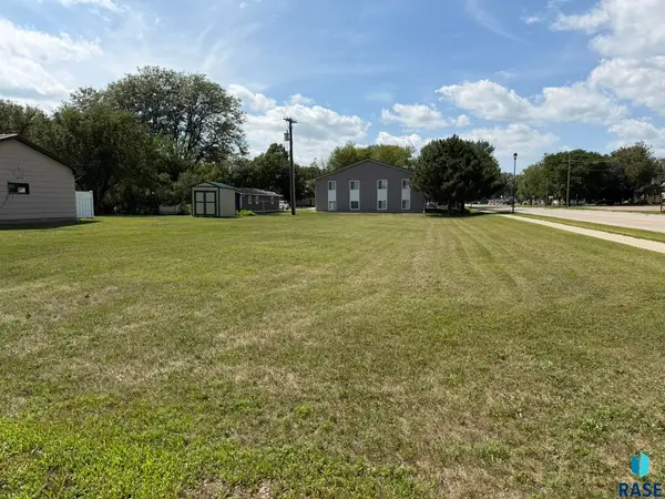 Albert St, Freeman, SD 57029