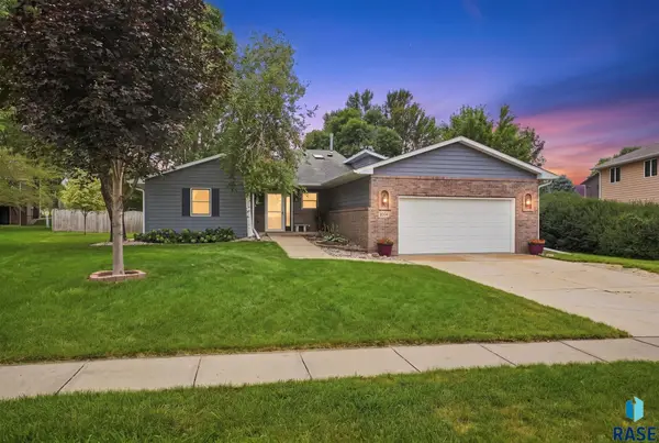 2052 S Bradford Ct, Sioux Falls, SD 57106