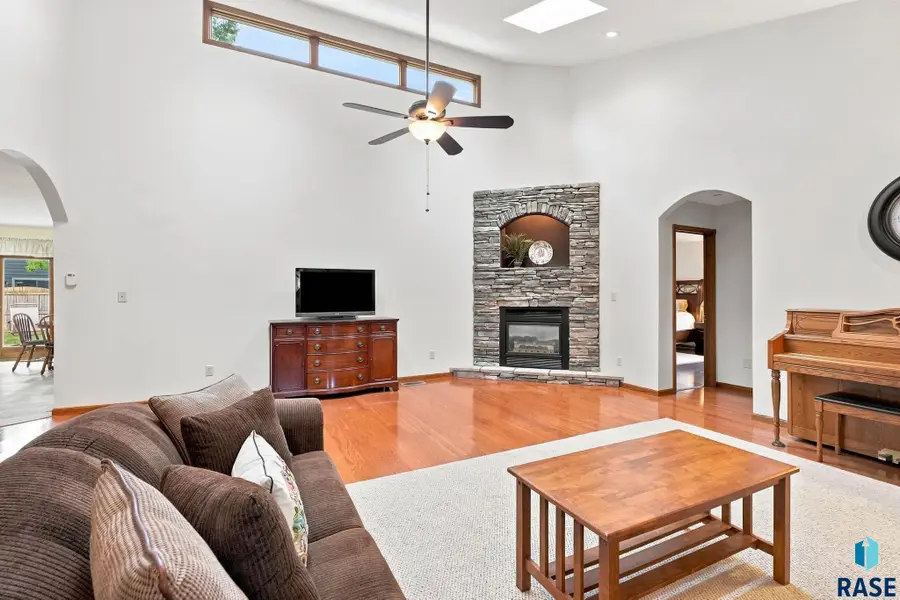 2052 S Bradford Ct, Sioux Falls, SD 57106 - #3