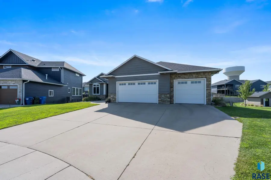 7905 S Sunny Oak Cir, Sioux Falls, SD 57108 - #3