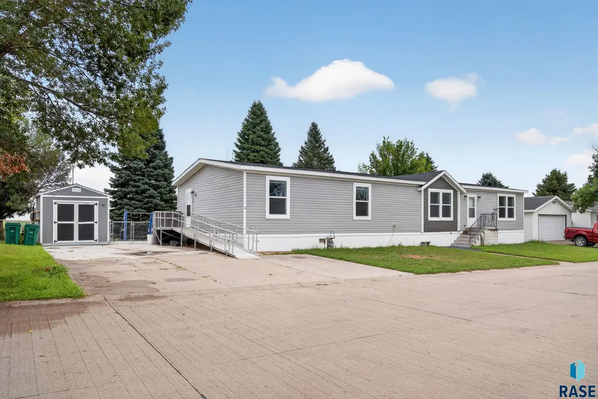 800 N Scotland Pl, Sioux Falls, SD 57107 - #1