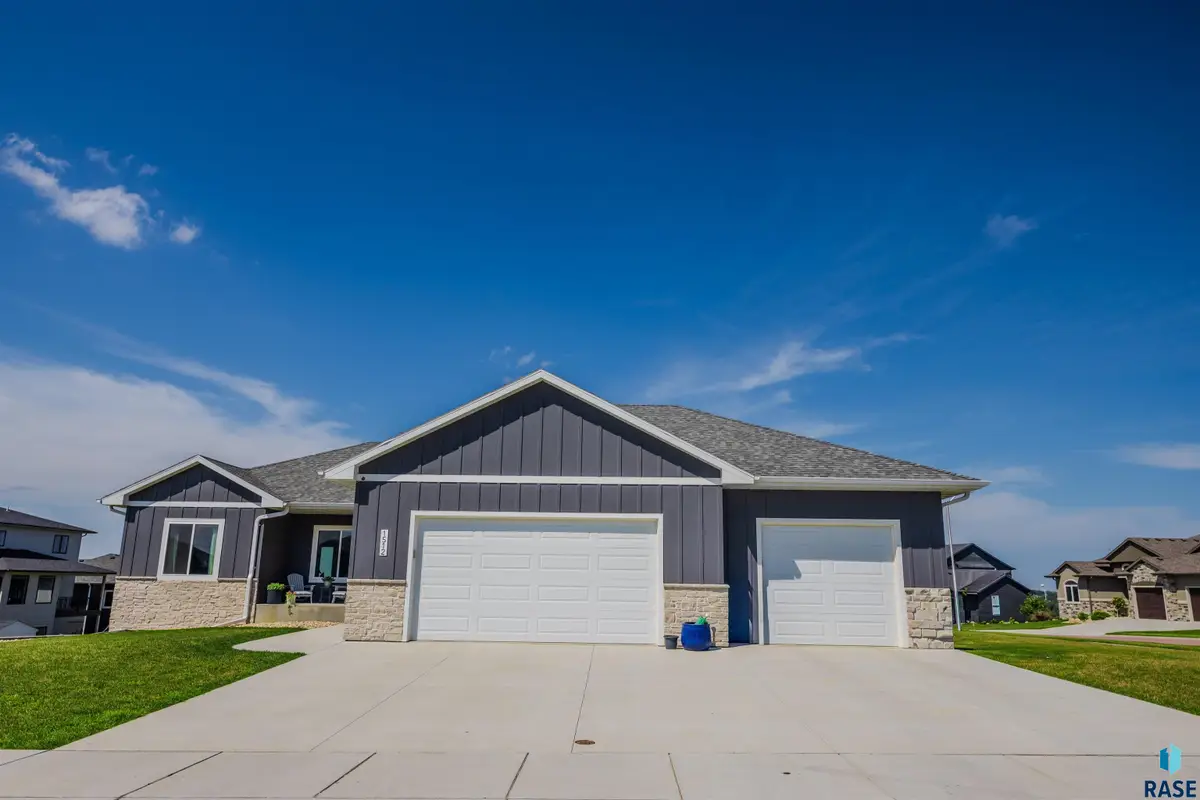 1512 W River Bend St, Brandon, SD 57005 - #1