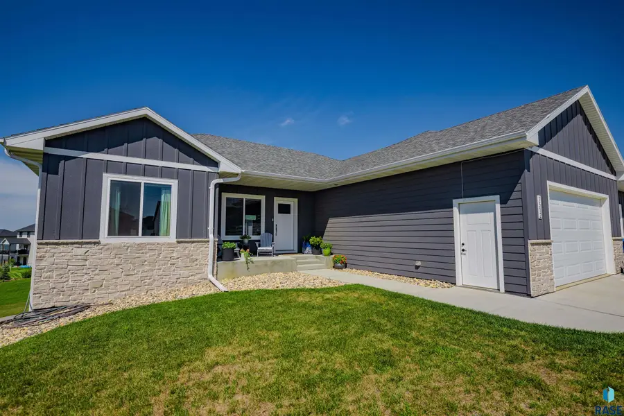 1512 W River Bend St, Brandon, SD 57005 - #3