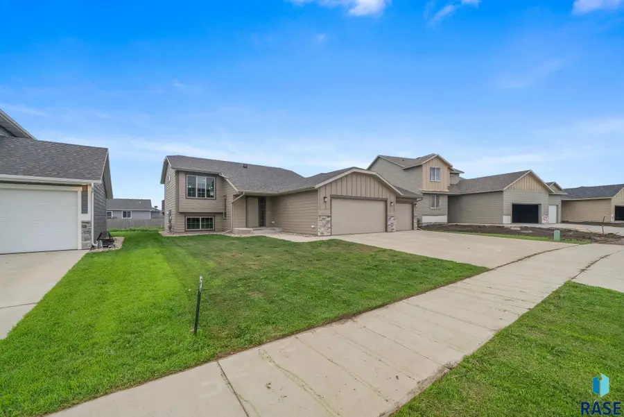 701 Creekside Trl, Harrisburg, SD 57032 - #2