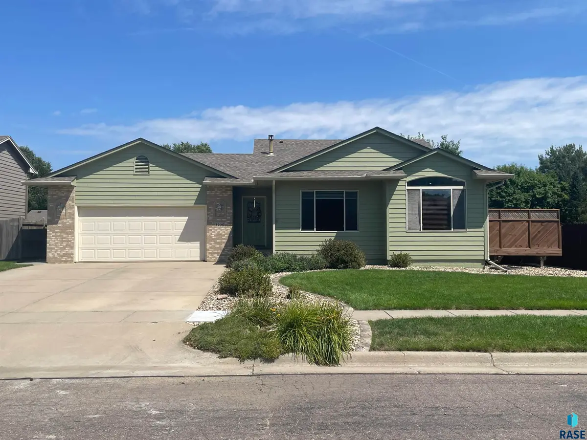 4208 E Steeple St, Sioux Falls, SD 57103 - #1