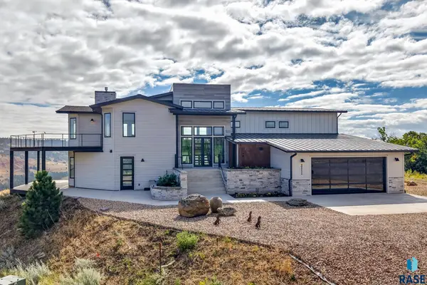 2111 Vantage Cir, Spearfish, SD 57783