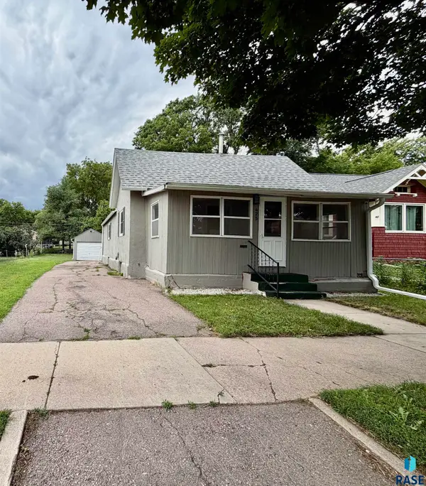 425 N Menlo Ave, Sioux Falls, SD 57104