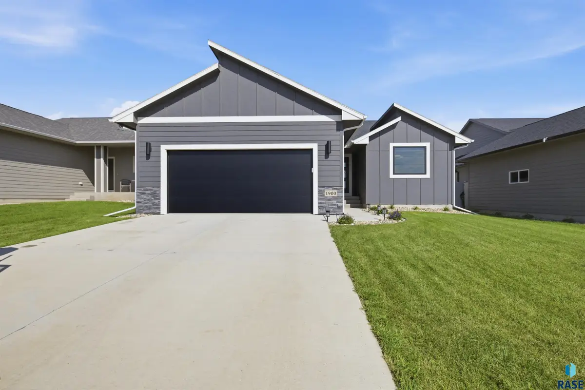 1900 N Concord Dr, Sioux Falls, SD 57110 - #1