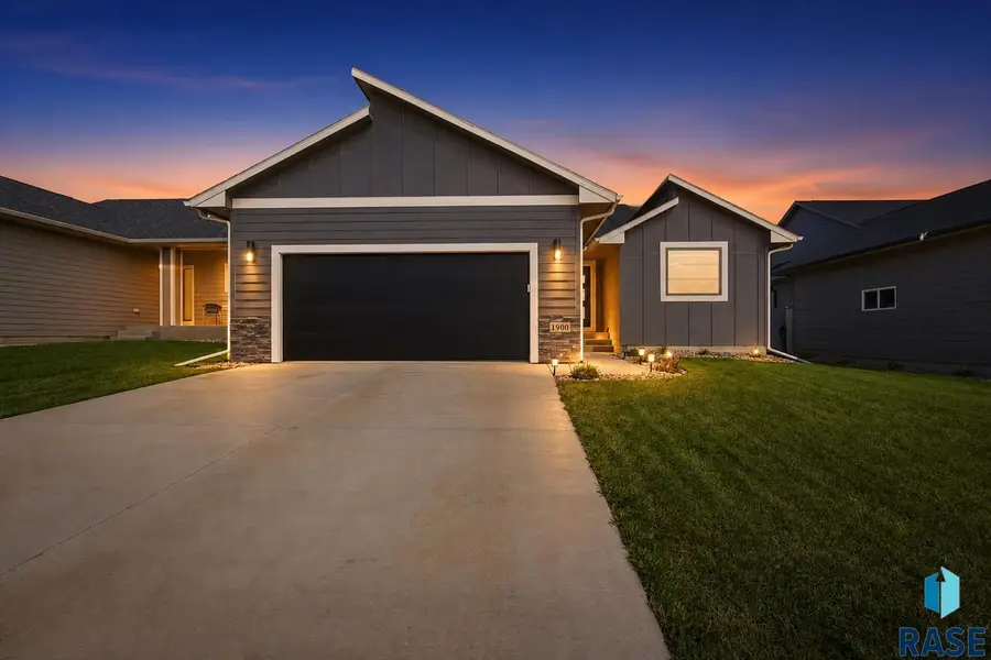 1900 N Concord Dr, Sioux Falls, SD 57110 - #2