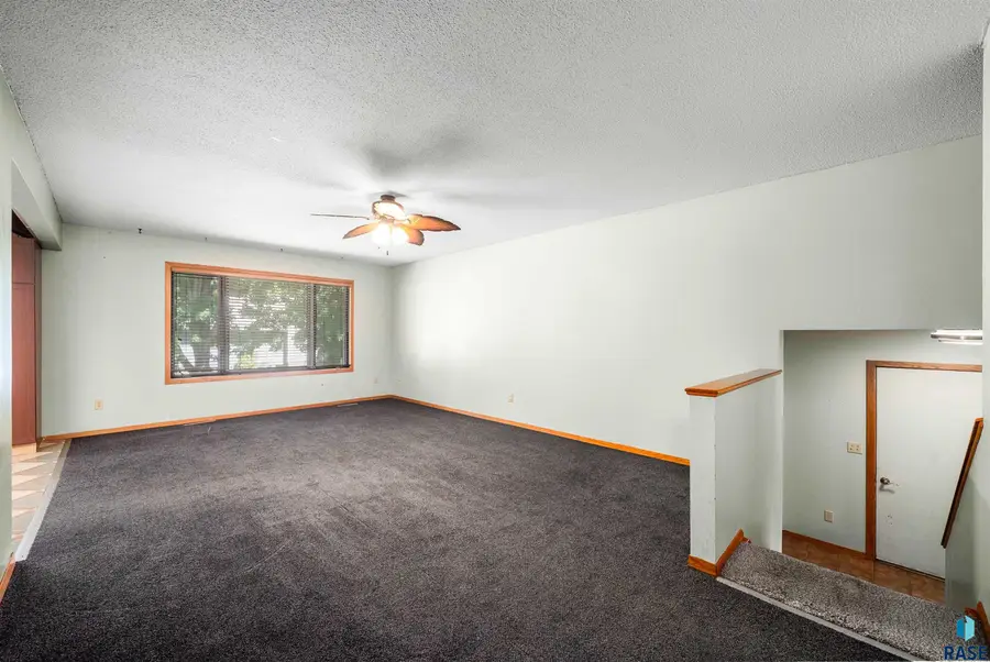 412 N Needles Dr, Brandon, SD 57005 - #3