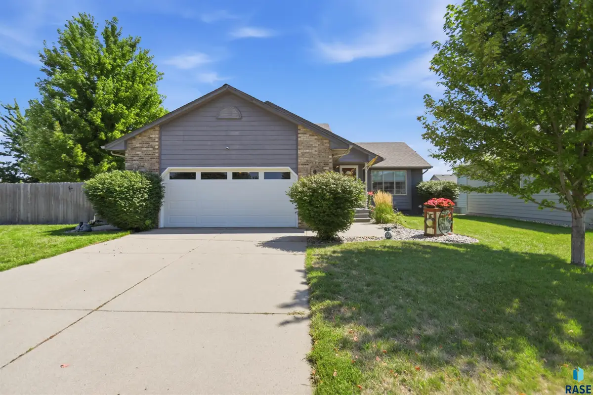 3300 S Moonflower Ave, Sioux Falls, SD 57110 - #1