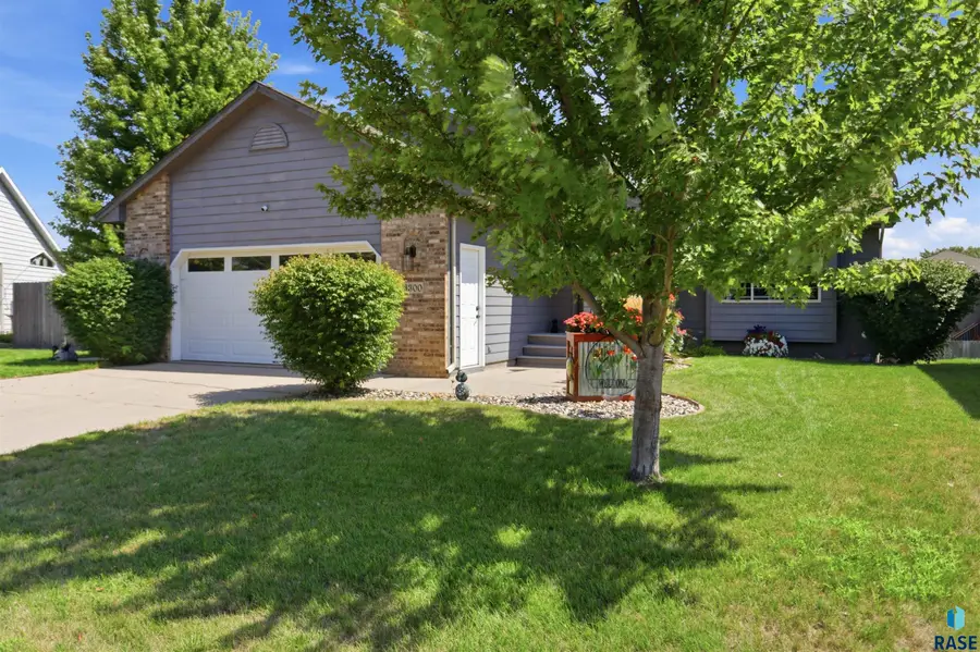 3300 S Moonflower Ave, Sioux Falls, SD 57110 - #2