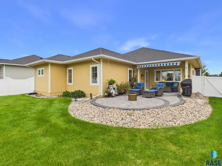 8701 W Dockside Dr, Sioux Falls, SD 57107 - #2