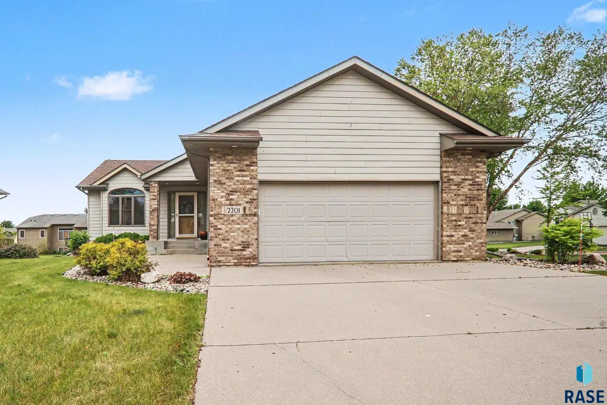2201 S Stanford Ave, Sioux Falls, SD 57106 - #1