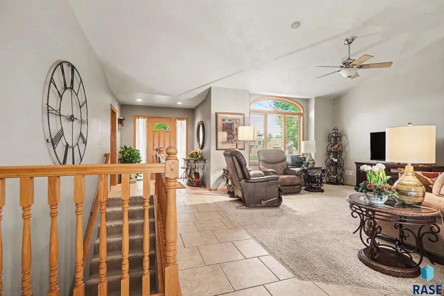 2201 S Stanford Ave, Sioux Falls, SD 57106 - #2