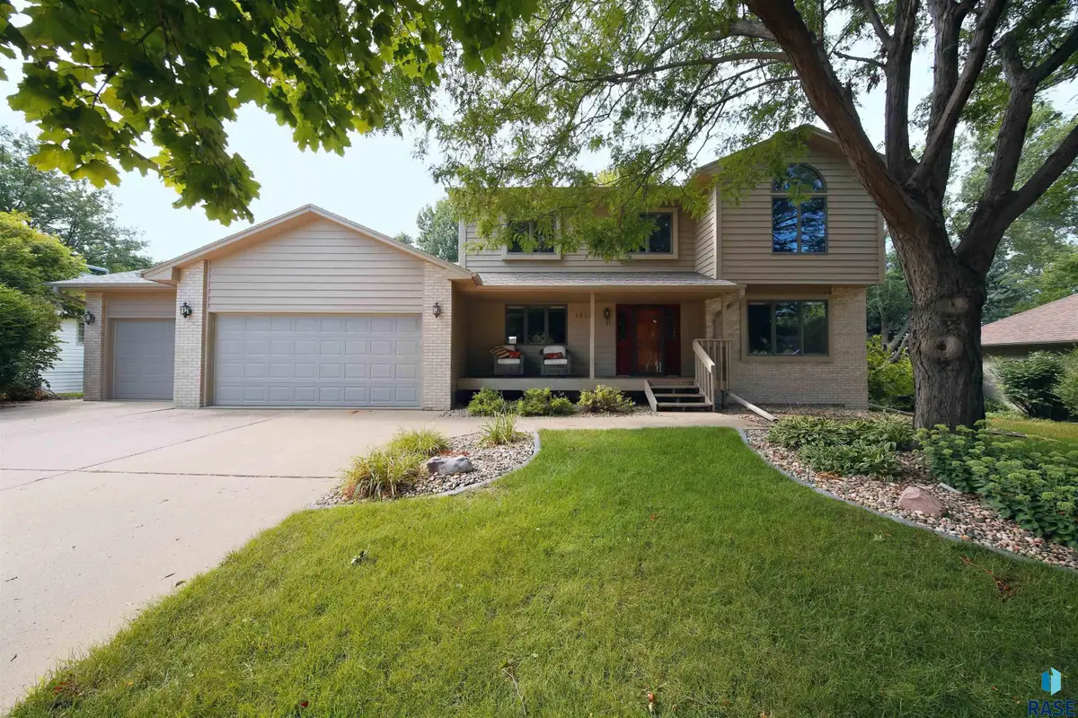 1017 E 63rd St, Sioux Falls, SD 57108 - #1
