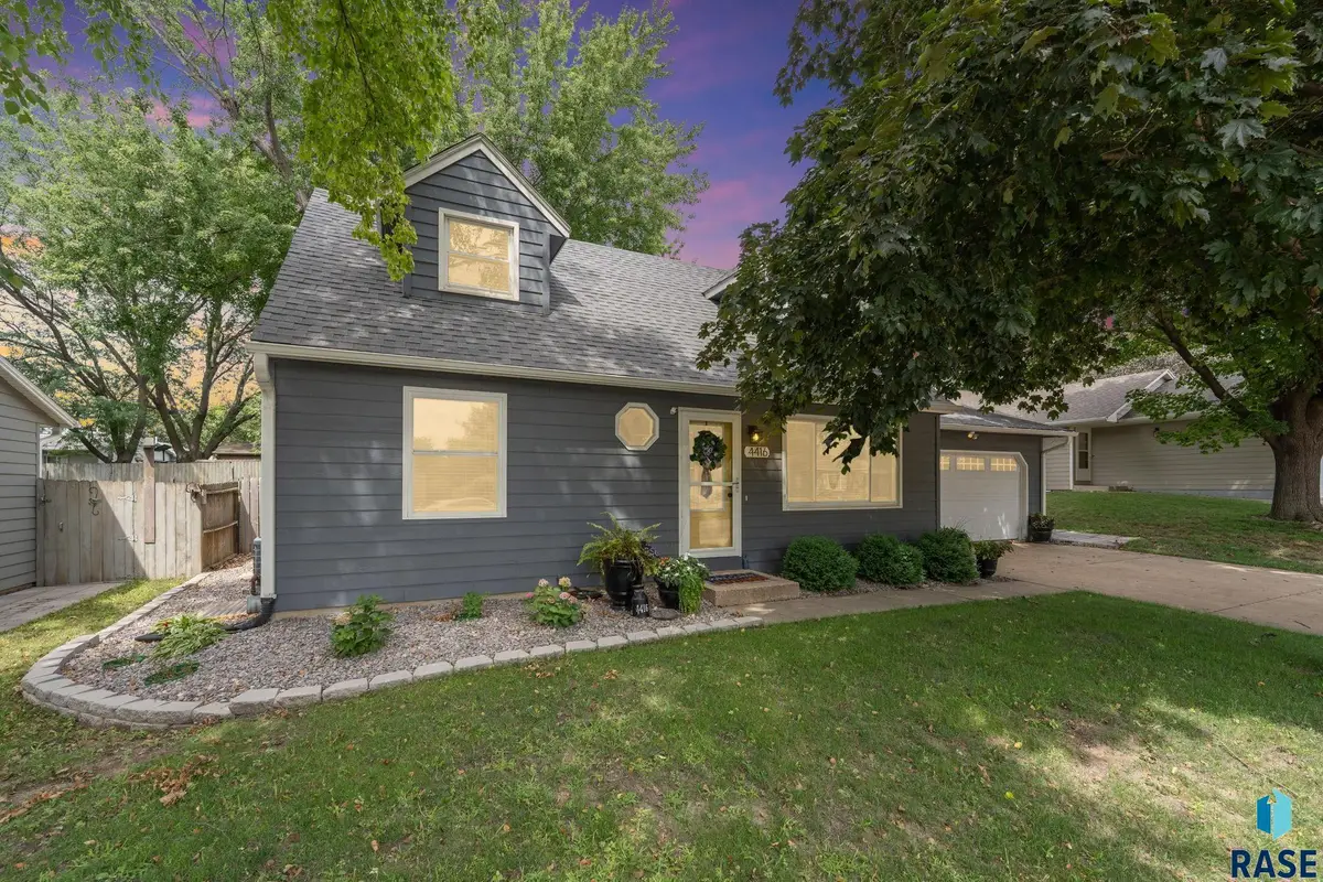 4416 E Oak St, Sioux Falls, SD 57103 - #1