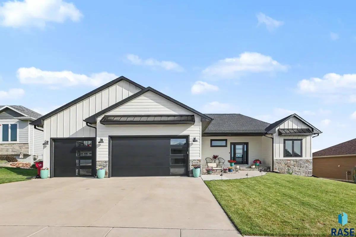 4008 N Interlachen Trl, Sioux Falls, SD 57107 - #1