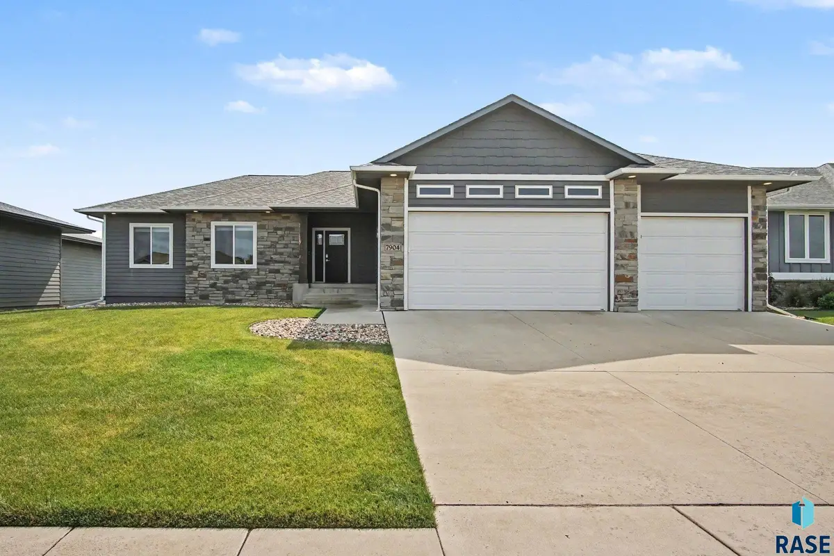 7904 S Pinewood Ave, Sioux Falls, SD 57108 - #1
