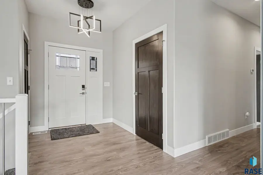 7904 S Pinewood Ave, Sioux Falls, SD 57108 - #3