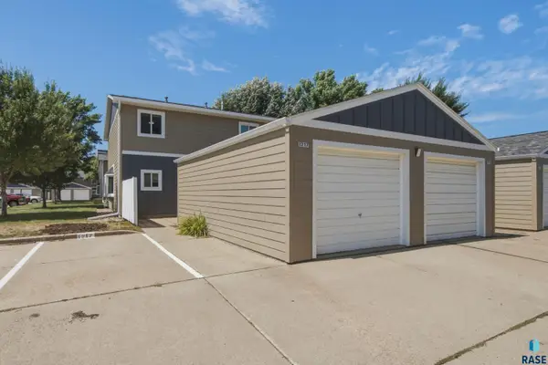 1217 S Newport Pl, Sioux Falls, SD 57106