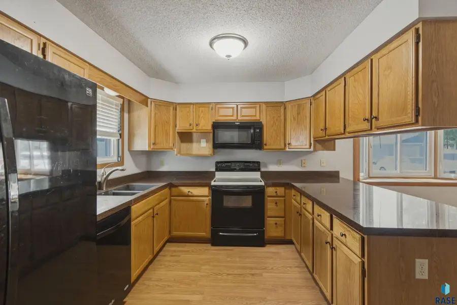 1217 S Newport Pl, Sioux Falls, SD 57106 - #3
