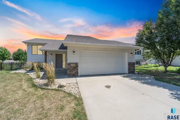 3128 S Triple Play Ave, Sioux Falls, SD 57110