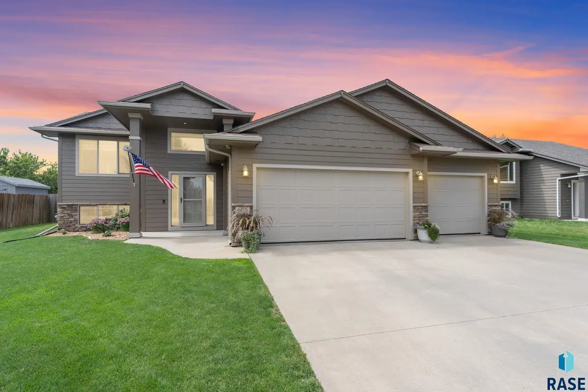 605 Cedar Dr, Harrisburg, SD 57032 - #1