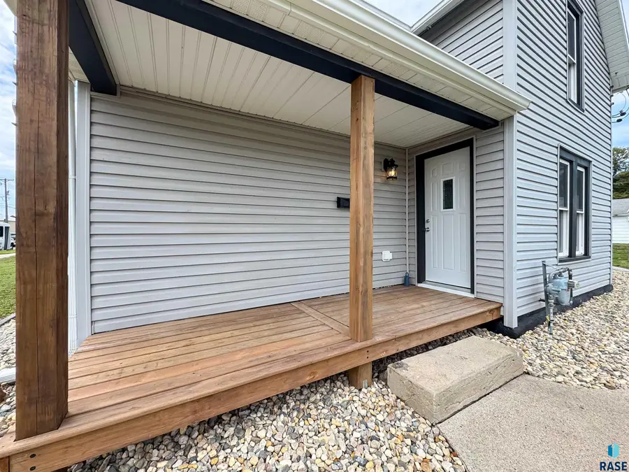 422 E 4th St, Canton, SD 57013 - #2
