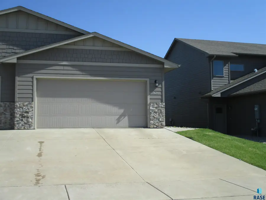7426 E 45 St, Sioux Falls, SD 57110 - #2