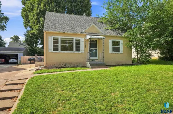 1509 E 25th St, Sioux Falls, SD 57105