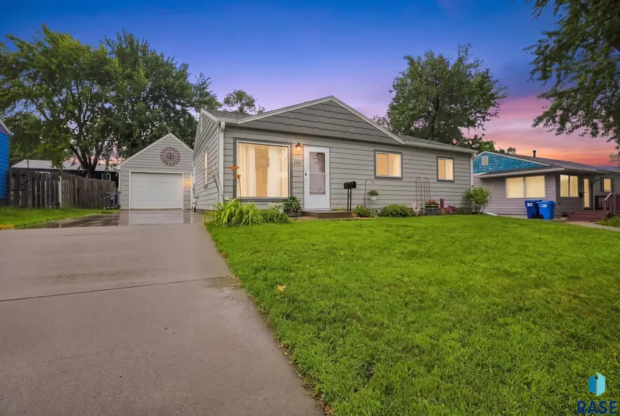 3000 E 21st St, Sioux Falls, SD 57103 - #2