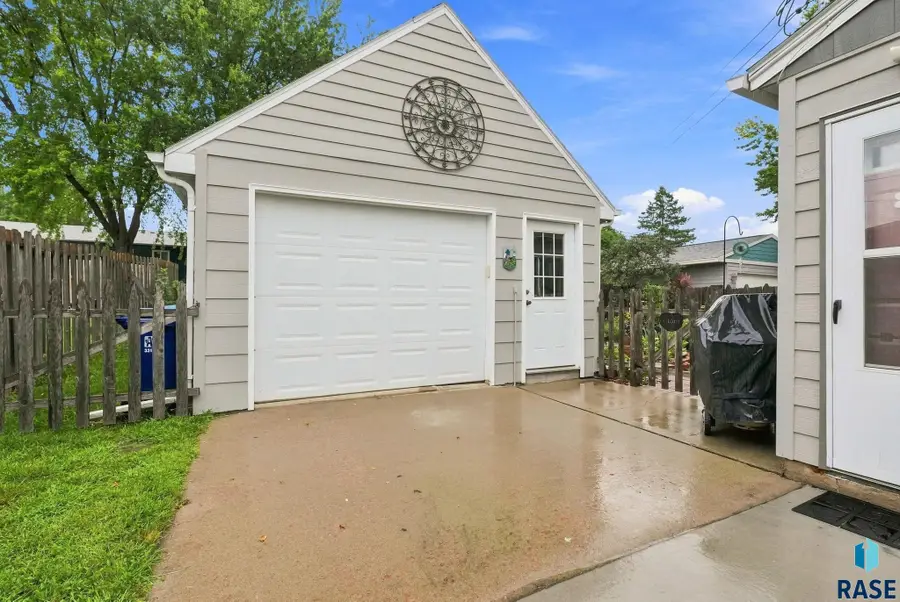 3000 E 21st St, Sioux Falls, SD 57103 - #3