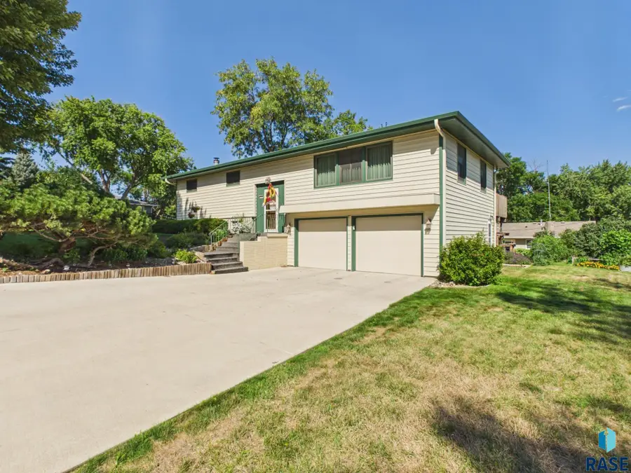 3200 S O'gorman Dr, Sioux Falls, SD 57105 - #2